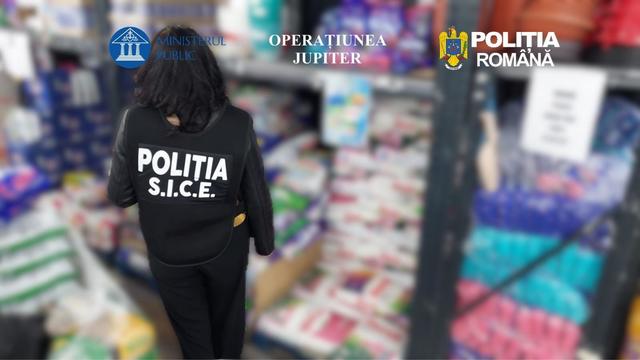 Suceava: Zece tone de detergent pudră, sute de articole vestimentare şi sute de jucării, toate posibil contrafăcute, au fost descoperite şi ridicate în urma unor percheziţii/ Prejudiciul adus statului, aproape două milioane de lei – FOTO