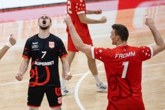 Volei masculin: Campioana Dinamo Bucureşti, victorie cu Steaua Bucureşti şi se califică în finala Diviziei A