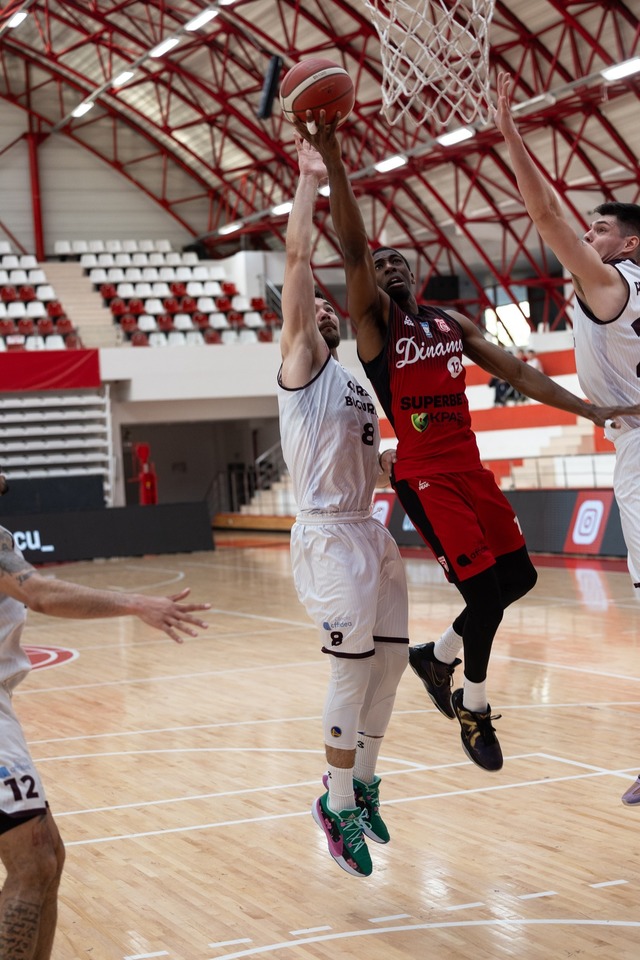 Baschet masculin: Rezultatele meciurilor de duminică din sferturile Ligii Naţionale