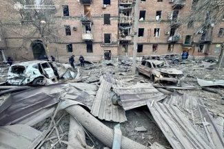 Cel puţin doi morţi şi 21 de răniţi în Ucrina, într-un atac rus la Dnipro. Cinci persoane s-ar putea afla în continuare sub dărâmături. Zelensli anunţă patru morţi şi 30 de răniţi în întreaga Ucraină