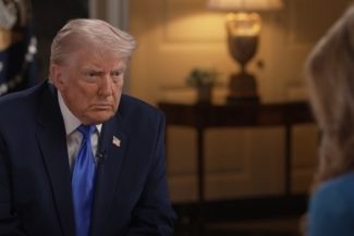 Trump, în emisiunea „60 Minutes”, i-a criticat pe unii jurnalişti, apoi a solicitat organizarea unei noi cine a corespondenţilor de la Casa Albă în termen de 30 de zile/ VIDEO