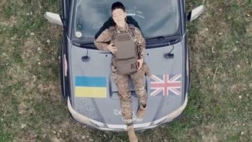 Cântăreaţa Dua Lipa ajută la finanţarea unei camionete medicale ucrainene, iar armata îi mulţumeşte printr-un clip