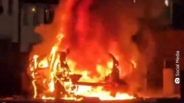 O maşină a explodat în faţa unei secţii de poliţie din Irlanda de Nord – VIDEO