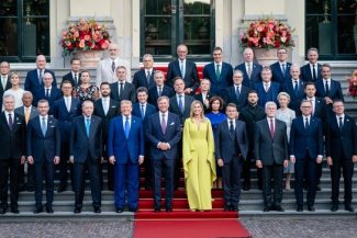 Reuters: NATO, afectată de criticile lui Trump, ia în considerare ideea de a renunţa la summiturile anuale