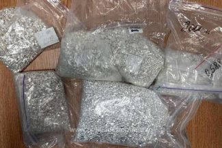 Peste 15 kilograme de argint, sub formă de granule, descoperite în maşina unui cetăţean ucrainean, la punctul de trece la frontierei Halmeu – FOTO