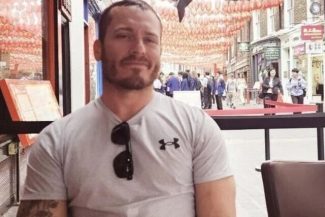 Un militar american, Gannon Ken Van Dyke, de 38 de ani, inculpat de fraudă după ce a încasat 409.881 dolari pariind pe căderea lui Maduro. Staţionat la Fort Bragg, a participat la planificarea şi executarea operaţiunii de capturare