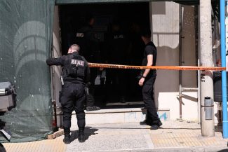 Cinci răniţi în două incidente armate la Atena. Autorul, un bărbat de 89 de ani, a fost arestat în Patras