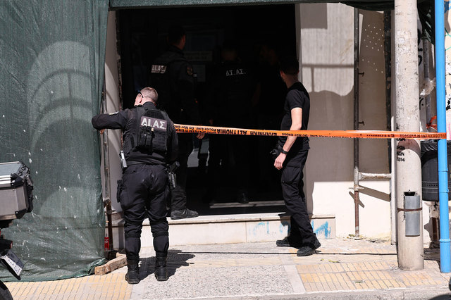 Cinci răniţi în două incidente armate la Atena. Autorul, un bărbat de 89 de ani, a fost arestat în Patras