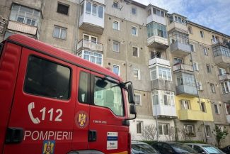 Incendiu într-un bloc din municipiul Sibiu/ 21 de persoane, evacuate/ Un bărbat a fost găsit carbonizat