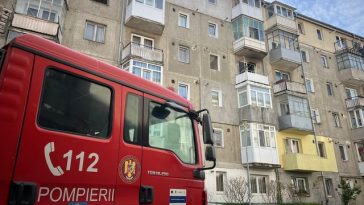 Incendiu într-un bloc din municipiul Sibiu/ 21 de persoane, evacuate/ Un bărbat a fost găsit carbonizat