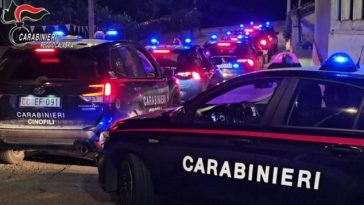 Doi români, arestaţi pentru uciderea unui italian, în prezenţa fiului de 11 ani al acestuia, într-o localitate din Toscana/ Victima încercase, împreună cu un cumnat, să oprească un grup mai mare de tineri beţi să arunce cu sticle într-o vitrină