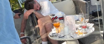 “Alcoolul l-a doborât”: Jack Grealish, beat şi adormit într-un bar din Manchester