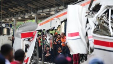 Şaisprezece femei moarte în Indonezia, în urma unei coliziuni între două trenuri la periferia Jakartei