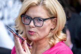 Contul Signal al preşedintei Bundestagului, Julia Klöckner, folosit pe un grup pe care comunică membrii Comitetului Executiv al CDU, inclusiv Friedrich Merz, piratat, dezvăluie Der Speigel. Spionajul german dă asigurării că nu a găsit ”nicio anomalie” pe