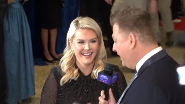 ”Vor fi focuri de armă în această seară”, a glumit Karoline Leavitt înainte ca Trump să fie evacuat de la Dineul Corespondenţilor