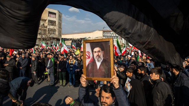 “Grav rănit”, noul lider suprem iranian ar fi îngrijit chiar de preşedintele ţării, potrivit New York Times