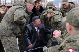 Rusia şi Coreea de Nord convin o cooperare militară pe termen lung. Preşedintele Dumei îi mulţumeşte lui Kim Jong Un pentru ”eliberarea Kurskului”