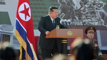 Phenianul denunţă drept o ”provocare gravă” şi ”ţesută de o logică a gangsterilor” ”Cartea Albastră” diplomatică în care Japonia îşi reiterează opoziţia faţă de programul nuclear nord-coreean. China retrogradată la statutul de ”vecin important”
