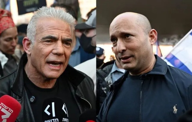 Doi foşti şefi de Guvern, Naftali Bennett şi liderul opoziţiei Yair Lapid, se unesc pentru a-l înfrânge pe Netanyahu în alegerile parlamentare din octombrie. Partidele lor, Yesh Atid şi Bennett 2026, fuzionează, anunţă Lapid