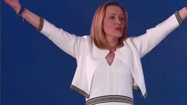 Elena Lasconi, la DIICOT în scandalul fotografiilor cu Ponta, Coldea şi Nicuşor Dan: „Nu am câştigat nimic” / Ponta: Lasconi a fost pe post de fraiera care a fost folosită în chestia asta. Am cerut dosarul