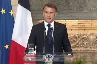 Macron pledează, la Atena, în favoarea unei eşalonări a datoriei europene din perioada covid-19 şi unor noi împrumuturi comune