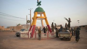 Calm precar la Bamako şi Kati, după două zile de confruntări armate aprige între armată şi jihadişti. Incertitudini cu privire la soarta juntei. Mercenarii ruşi din cadrul Africa Corps, fostul Wagner, părăsesc Mali prin Libia