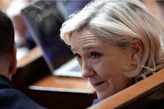 Le Pen îl acuză de Macron de ”trumpizare”, după o ieşire a şefului statului pe tema medicilor străini