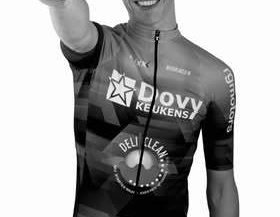 Ciclism: un tânăr rutier de 21 de ani a murit după ce a fost lovit de o maşină