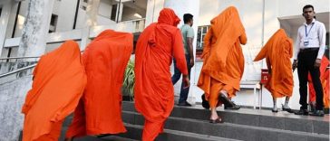 Călugări din Sri Lanka, arestaţi după ce în bagajele lor au fost descoperite 110 kg de canabis