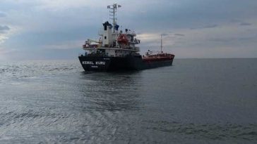 Marinar indian cu probleme medicale, preluat de un echipaj ARSVOM din rada exterioară a Portului Sulina şi adus la ţărm