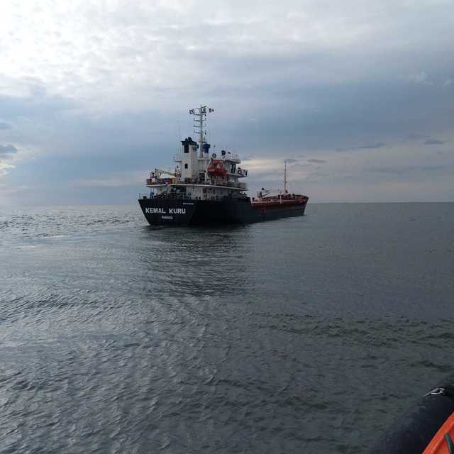 Marinar indian cu probleme medicale, preluat de un echipaj ARSVOM din rada exterioară a Portului Sulina şi adus la ţărm