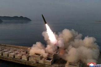 Coreea de Nord exploatează un vide de atenţie a Statelor Unite, care stau cu ochii aţintiţi asupra Iranului, avertizează unii experţi