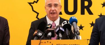 Știri de azi | Petrişor Peiu (AUR): Prin prestaţia din ultima perioadă a coaliţiei guvernamentale, costul împrumuturilor statului român a crescut cu 1 punct procentual / Bugetul a fost împovărat cu 10 miliarde de lei de cearta dintre Bolojan şi Grindeanu! - Știri de azi | 