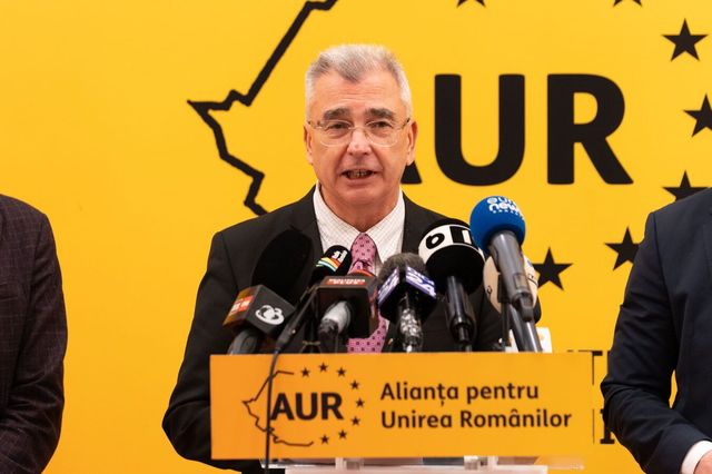 Știri de azi | Petrişor Peiu (AUR): Prin prestaţia din ultima perioadă a coaliţiei guvernamentale, costul împrumuturilor statului român a crescut cu 1 punct procentual / Bugetul a fost împovărat cu 10 miliarde de lei de cearta dintre Bolojan şi Grindeanu! - Știri de azi | 