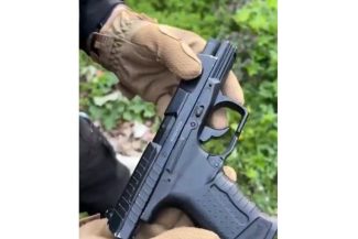 Botoşani: Poliţiştii au ridicat pistolul unui bărbat după ce acesta a postat pe reţelele sociale un videoclip în care purta arma şi a ameninţat o persoană – FOTO