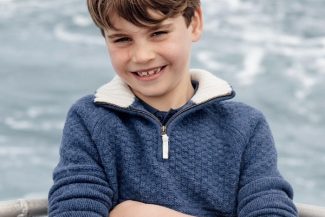 Familia regală britanică a publicat o fotografie care marchează ziua de naştere a prinţului Louis