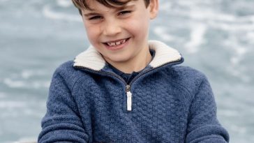 Familia regală britanică a publicat o fotografie care marchează ziua de naştere a prinţului Louis