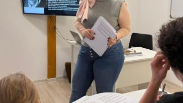 O profesoară din Arad, selectată în premieră de ONU printre cei 11 autori mondiali care vor pune bazele „Educaţiei Viitorului”: „Nu am trimis o lucrare academică scrisă într-un turn de fildeş, ci o propunere construită din experienţă practică”
