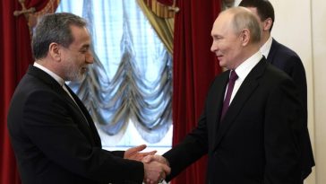 În timp ce şeful diplomaţiei iraniene s-a dus la Putin, Trump a discutat cu echipa sa de securitate naţională despre o nouă propunere privind Iranul, anunţă Casa Albă. CNN: SUA şi Iranul nu au poziţii chiar atât de divergente pe cât pare