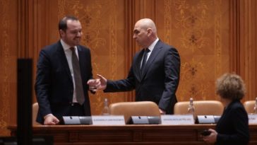 Premierul Bolojan: Nu am negociat cu AUR, dar eu întotdeauna, în plan personal, am căutat ca în băncile din Parlament, pe holuri să am relaţii civilizate / Nu am interzis niciodată unor parlamentari să discute între ei