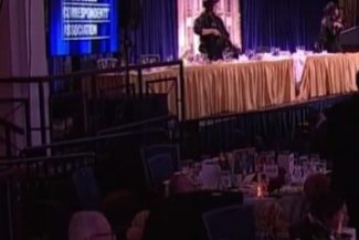 Dineul corespondenţilor de la Washington. „Salad Man”, invitatul imperturbabil care a continuat să mănânce în ciuda focurilor de armă, a devenit o vedetă – VIDEO