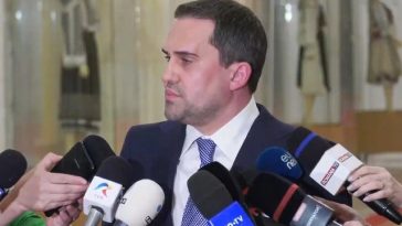 Fostul ministru PSD al Transporturilor: Daţi-mi voie să cred că TAROM nu se va închide