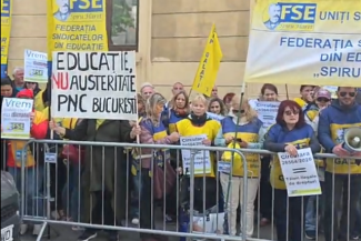 Miting de protest al sindicaliştilor la Ministerul Educaţiei / Ei cer revocarea circularei privind reducerea cheltuielilor de personal în anul 2026/ Ministrul a venit în mijlocul lor pentru a dialoga: E un mod de a detensiona lucrurile şi a găsi soluţii