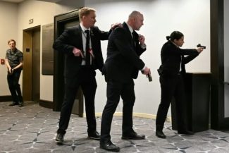 Suspectul în atacul de la gala presei de la Washington urmează să fie prezentat luni în faţa justiţiei