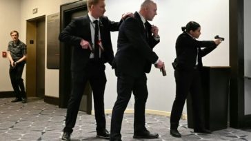 Suspectul în atacul de la gala presei de la Washington urmează să fie prezentat luni în faţa justiţiei