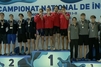 Înot: David Popovici, aur şi record naţional la ştafetă 4×100 m liber, cu colegii de la CS Dinamo