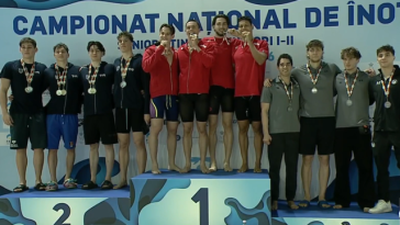 Înot: David Popovici, aur şi record naţional la ştafetă 4×100 m liber, cu colegii de la CS Dinamo