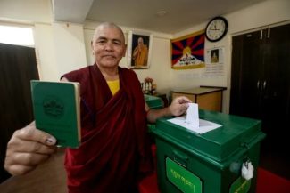 Diaspora tibetană îşi alege Parlamentul, în al doilea tur, în 27 de ţări, dar nu şi în China, un vot condamnat de către Brijing. Rezultatul urmează să fie anunţat la 13 mai. Sikyong”-ul Guvernului, Penpa Tsering, ales în al doilea mandat cu 61% dintre vot