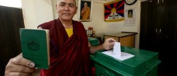 Diaspora tibetană îşi alege Parlamentul, în al doilea tur, în 27 de ţări, dar nu şi în China, un vot condamnat de către Brijing. Rezultatul urmează să fie anunţat la 13 mai. Sikyong”-ul Guvernului, Penpa Tsering, ales în al doilea mandat cu 61% dintre vot