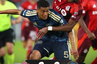 Portarul echipei Toronto FC a marcat şi a reuşit egalarea în prelungirile meciului cu Philadelphia din MLS – VIDEO